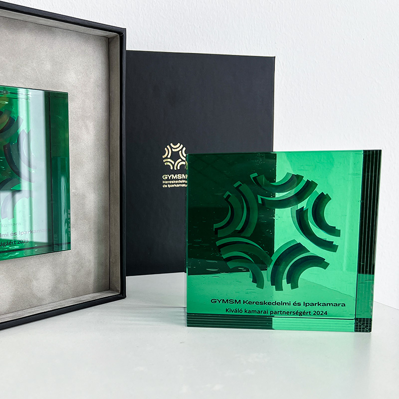 díszdoboz zöld üvegdíjjal