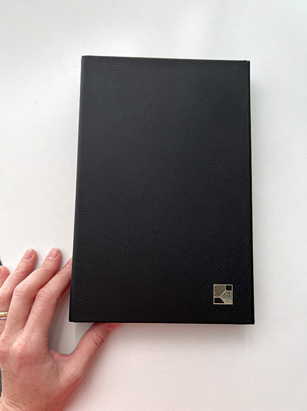 díszdoboz arany színű prégeléssel