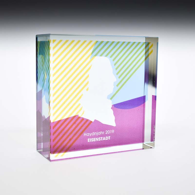 egyedi színes üvegdíj kultúra