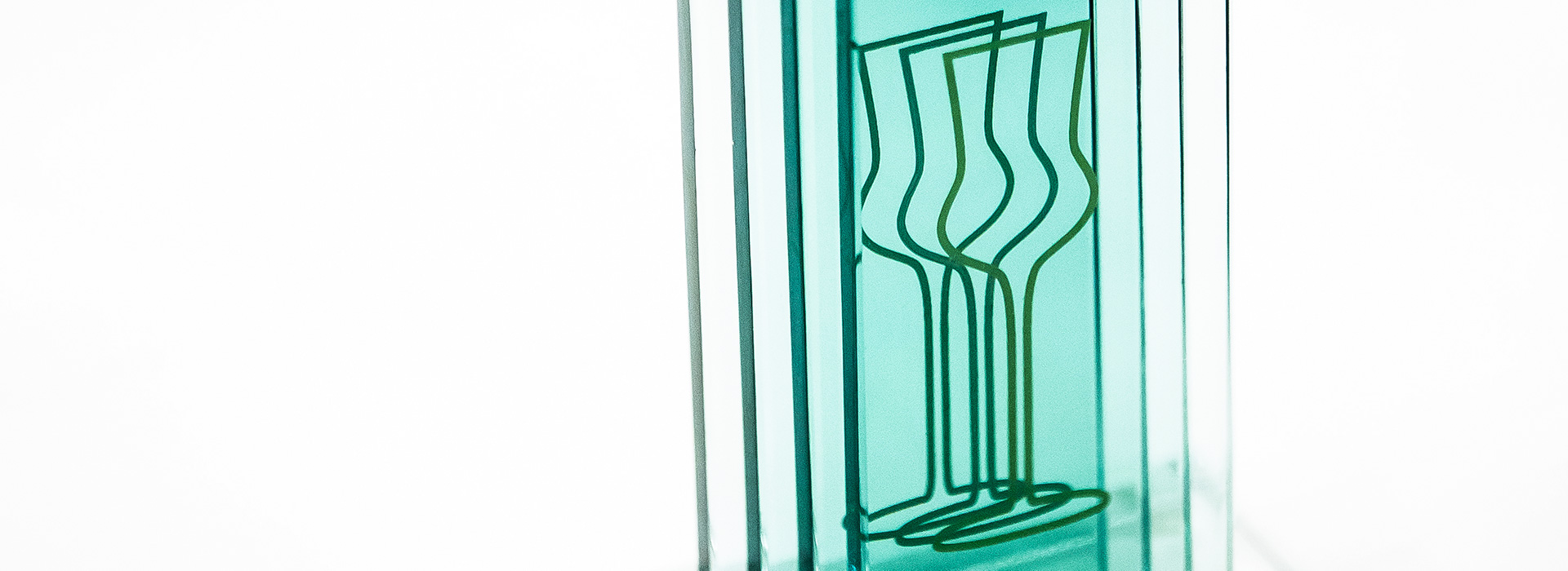 zöld pálinkás üveg formájú díj