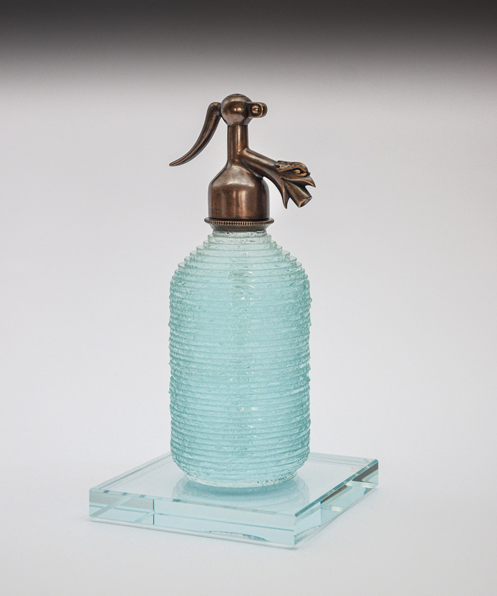 szódásüveg formájú üvegdíj bronz fejjel