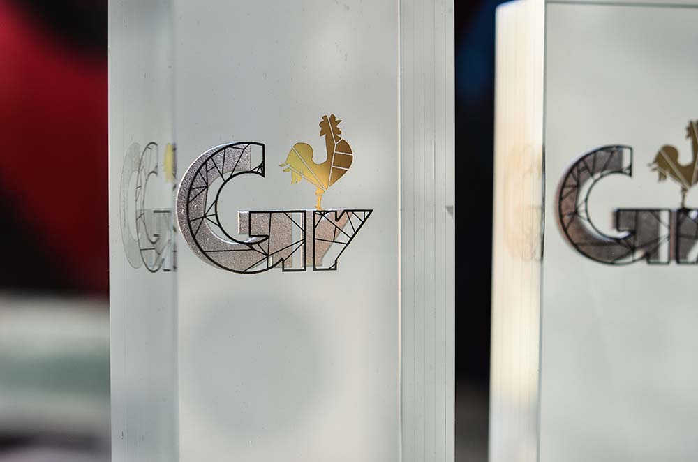 üvedíjak csoportban kakas motívummal